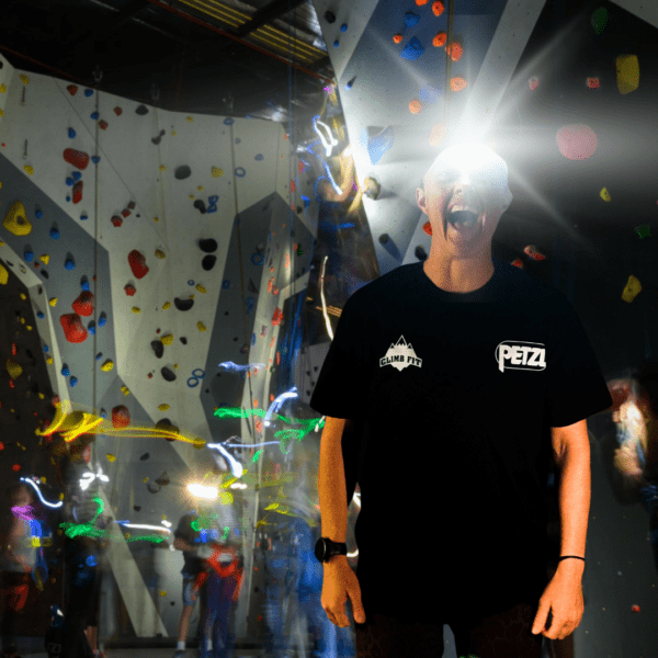 pitch_black_tee_front_logos_petzl_climbfit