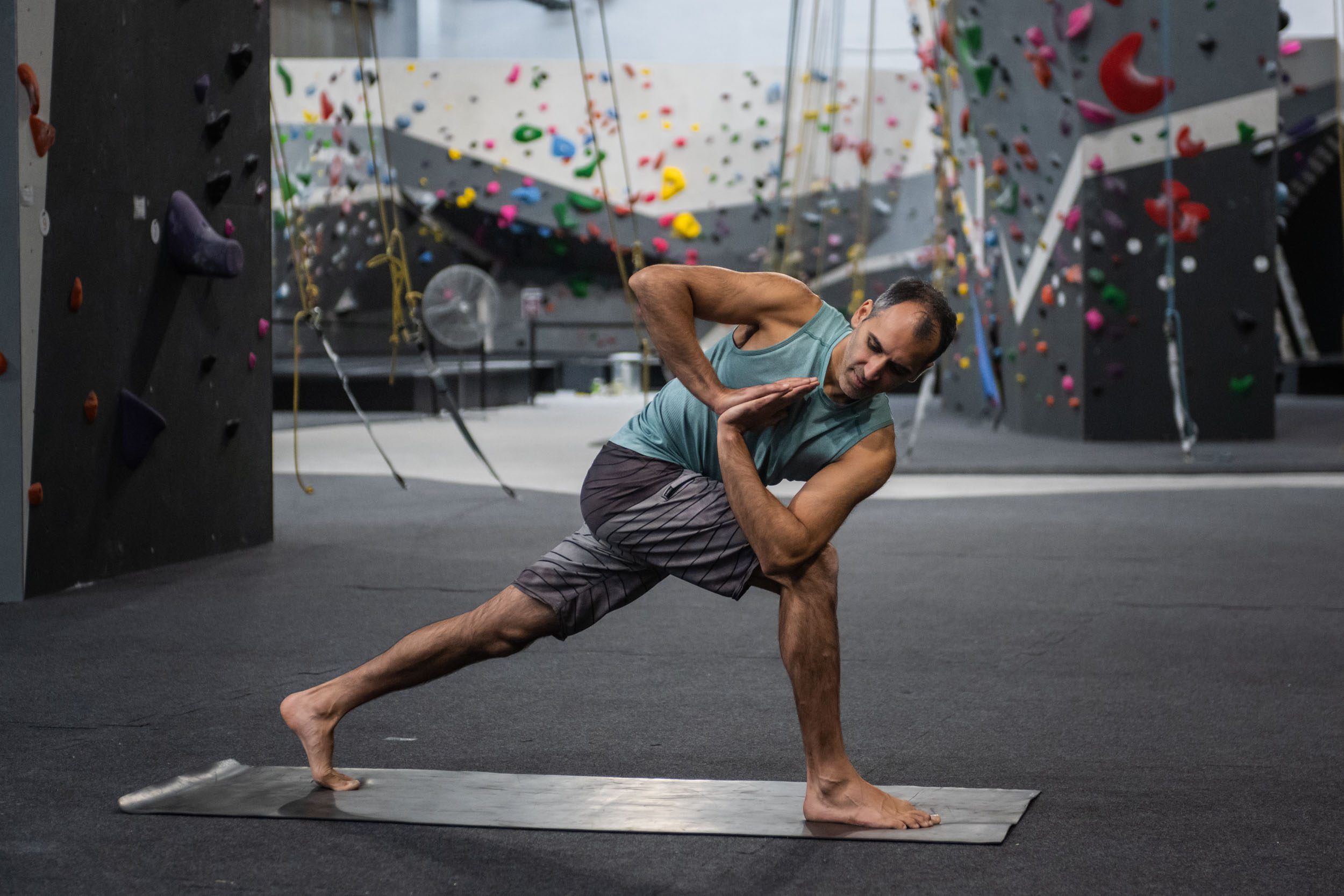 lunge_twist_yoga_pose_climbfit