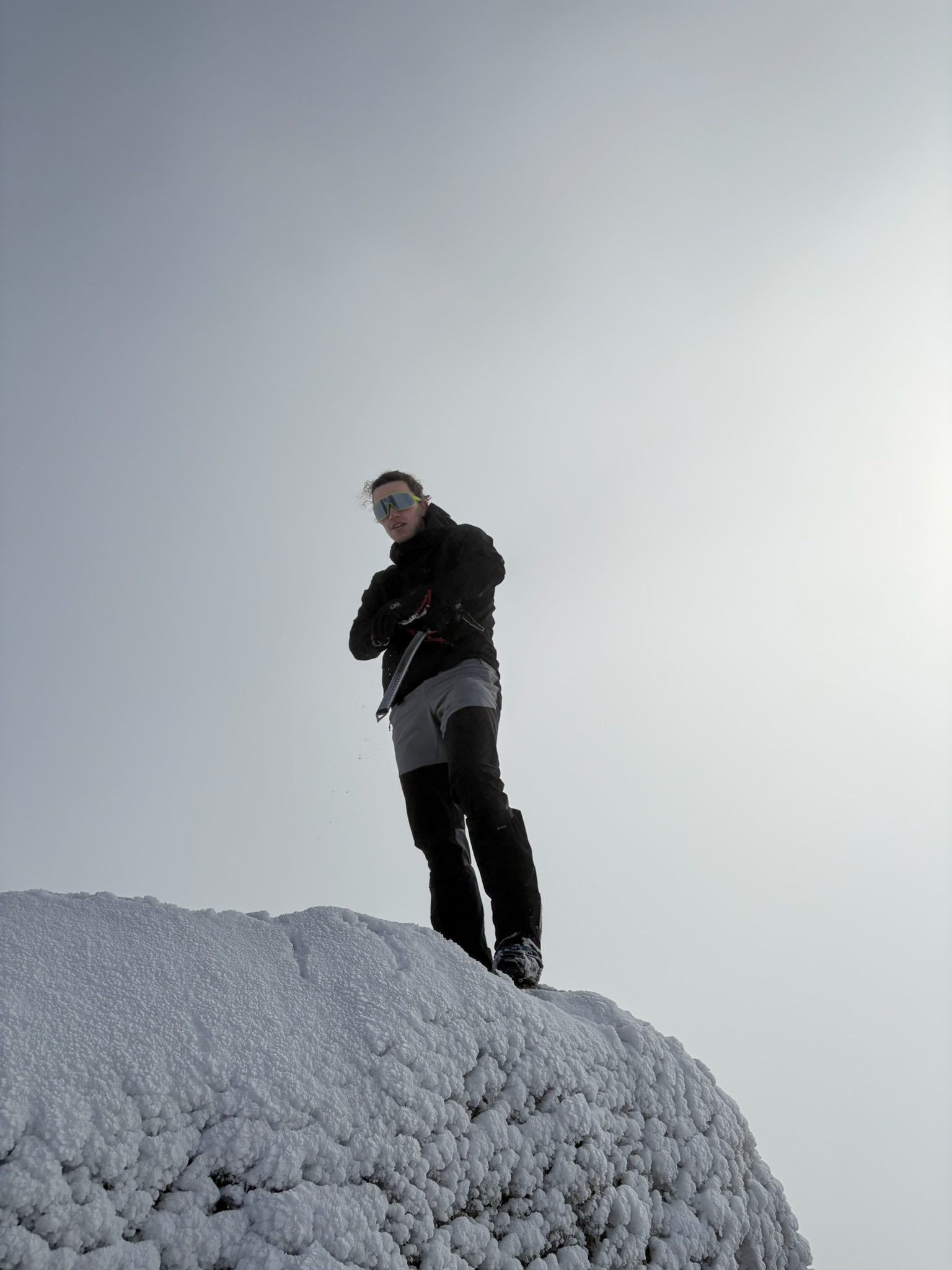 iceaxe_snowcamping_kosciuzsko